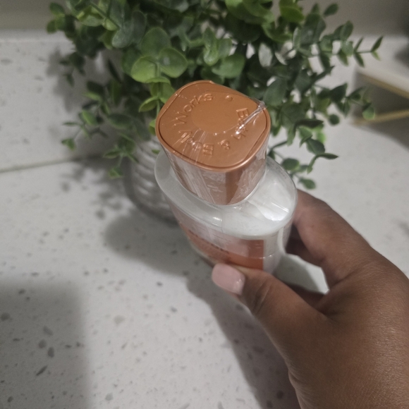 Bath & Body Works Fall in Bloom Body Lotion - Orange - Picture 3 of 4